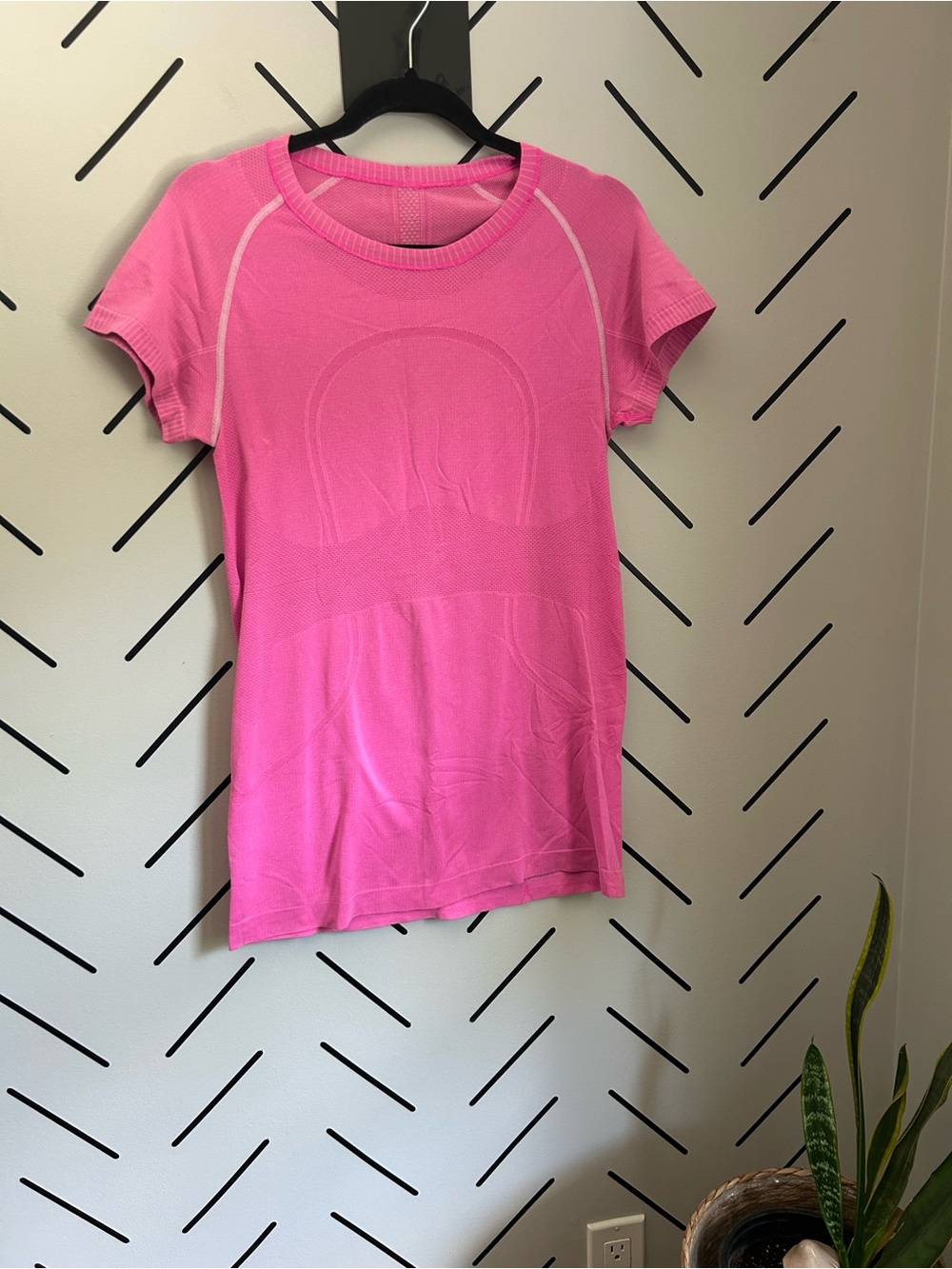 Lululemon Swiftly Tech Short Sleeve Crew neon pink